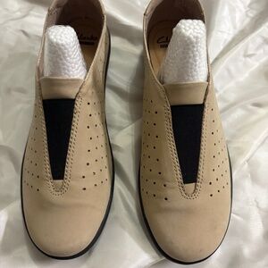 New Clark’s soft cushion tan suede slip-on women shoes sz 9W